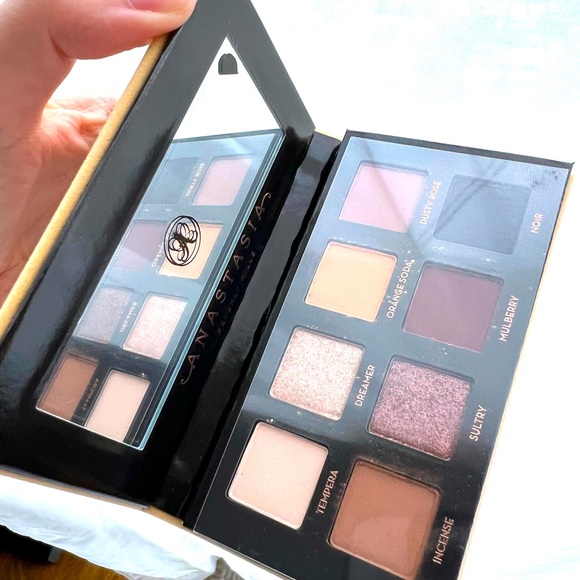 Anastasia Beverly Hills Soft Glam II Mini Eyeshadow Palette - Picture 6 of 6